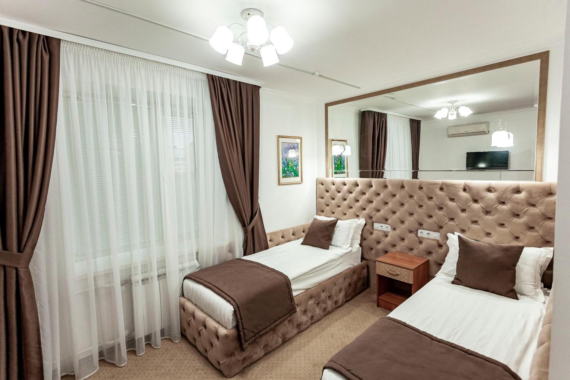 Kurmet Hotel Oral Buitenkant foto