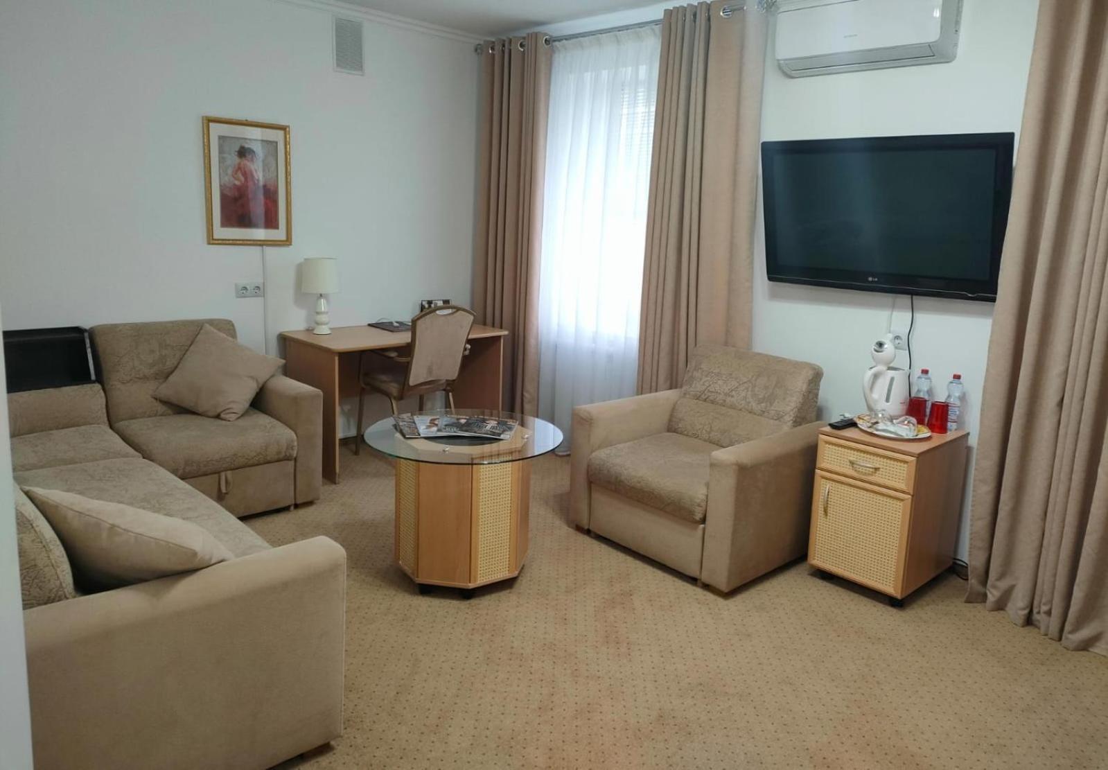Kurmet Hotel Oral Buitenkant foto