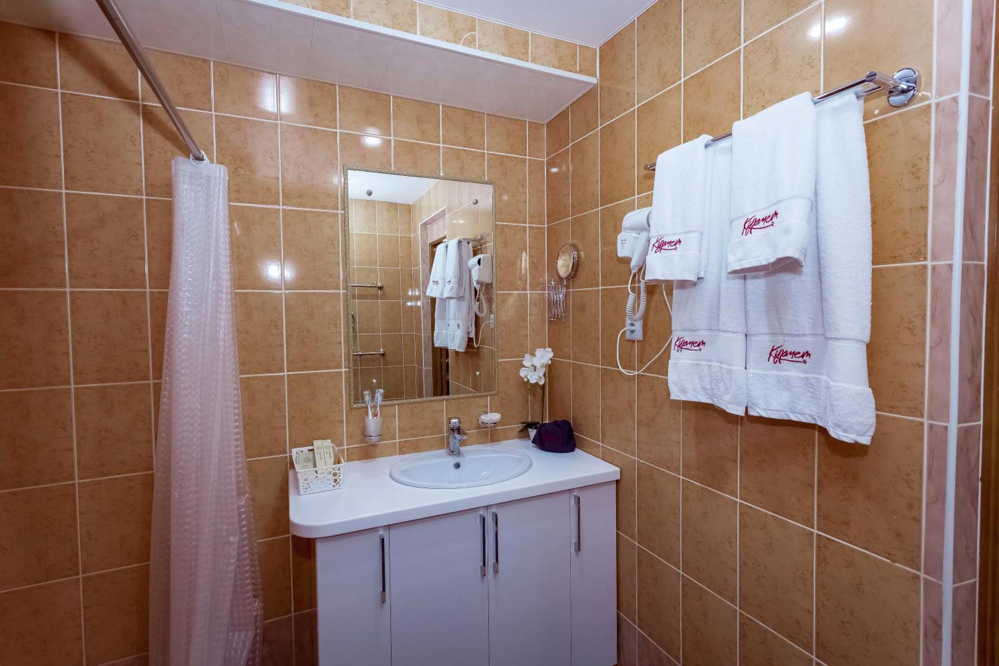 Kurmet Hotel Oral Buitenkant foto