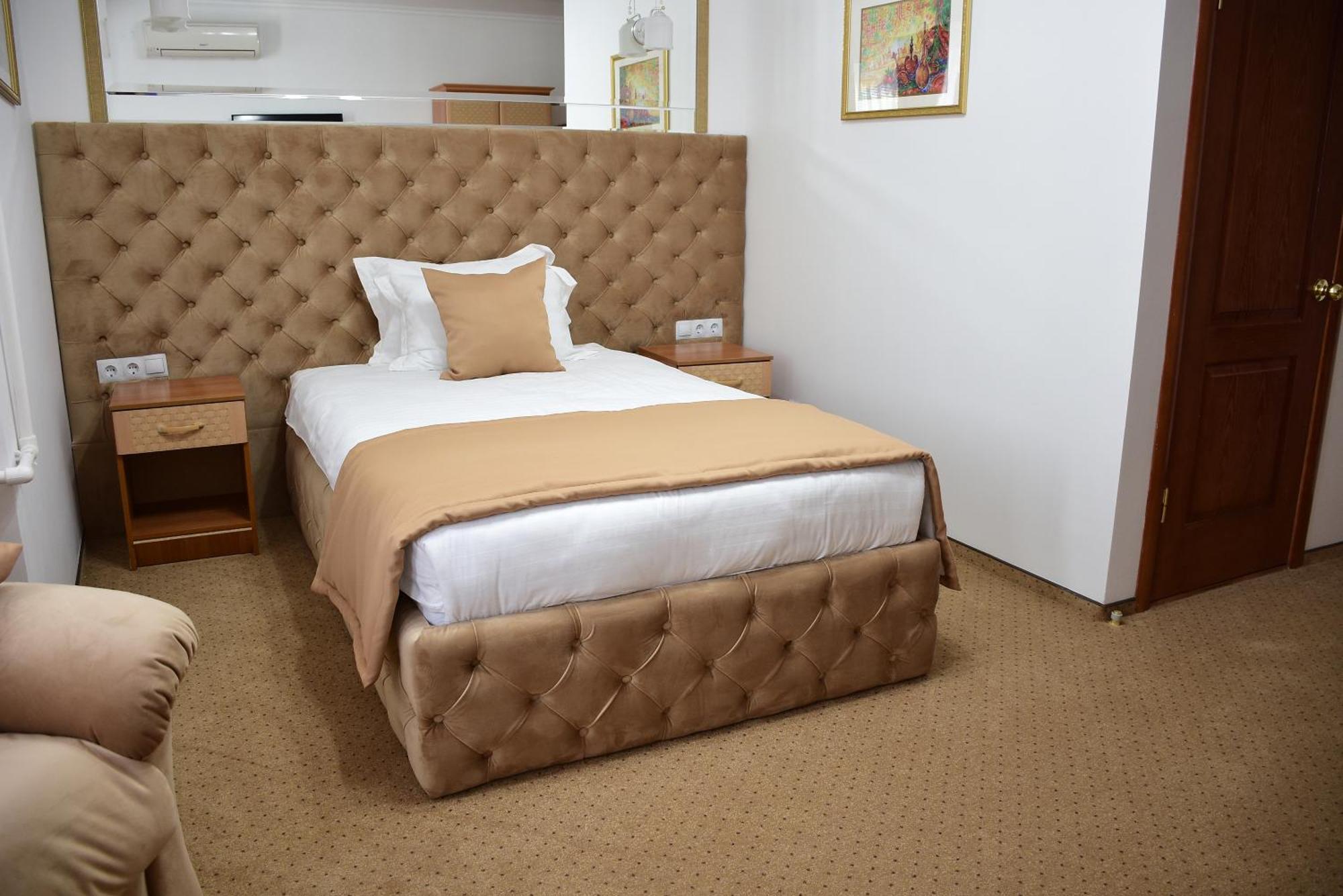 Kurmet Hotel Oral Buitenkant foto