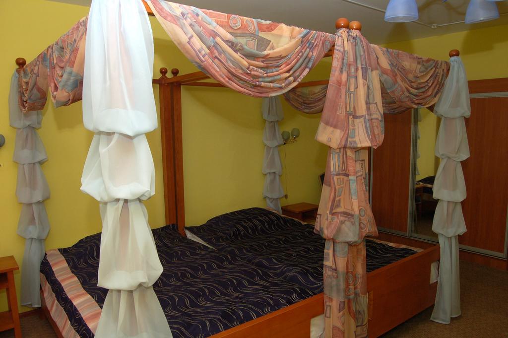 Kurmet Hotel Oral Buitenkant foto