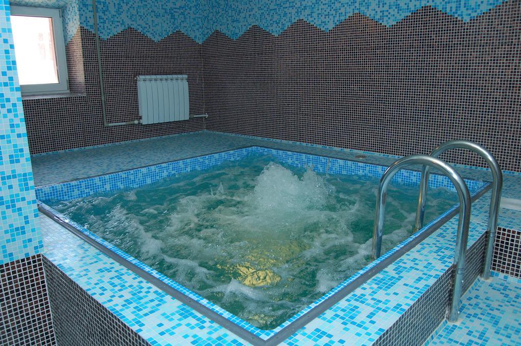 Kurmet Hotel Oral Buitenkant foto